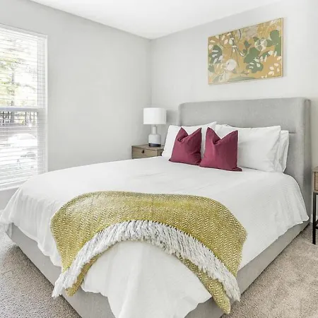 Landing - Modern With Amazing Amenities * Charlotte