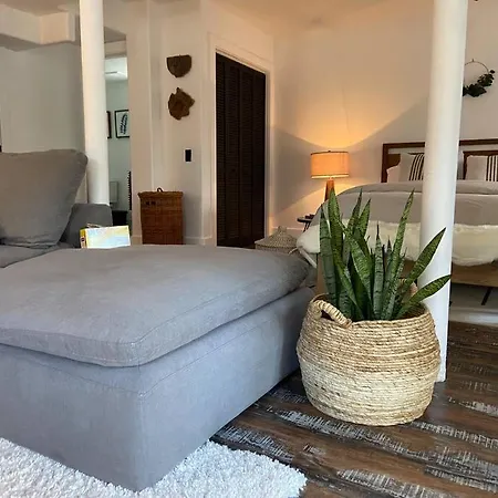 Linda Annex - A Cozy Spot 15 Mins From Noda/uptown Apartment *