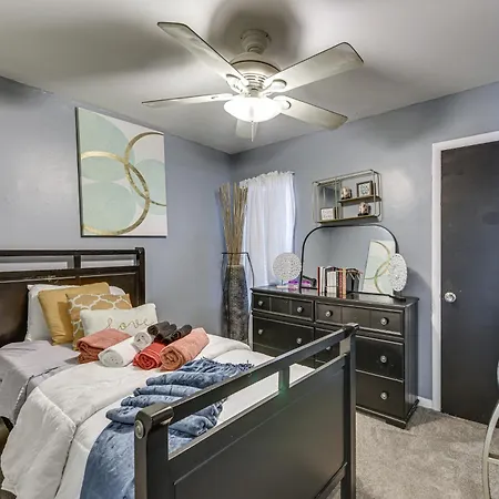 North Carolina Abode With Fire Pit, Near Theme Parks Holiday home *