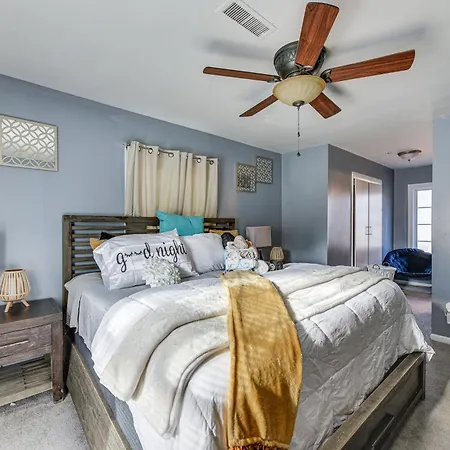 Holiday home North Carolina Abode With Fire Pit, Near Theme Parks