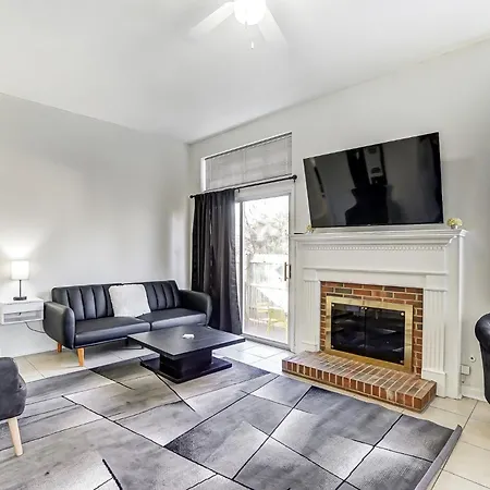 Glam House W King Bed Hot Tub Holiday home