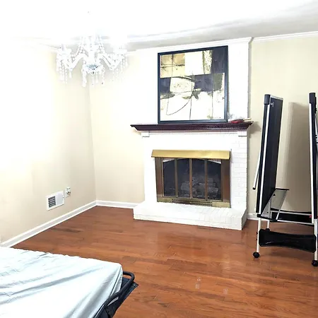 Centrally Located Spacious Abode * Charlotte