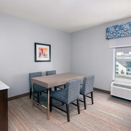 Hotel Hampton Uptown 3*