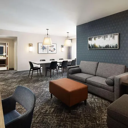 Hilton Airport 4*