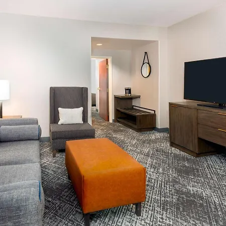 Hilton Airport Hotel 4*