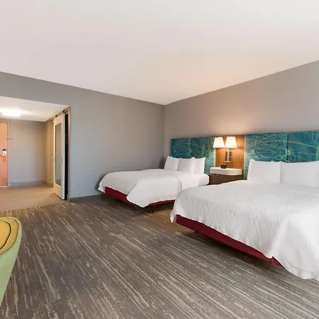 Hampton & Charlotte-airport 3*