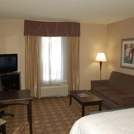 Hampton & Charlotte-airport Hotel