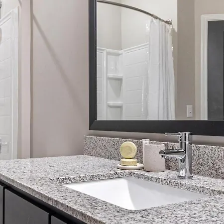 Apartment Landing Modern With Amazing Amenities *