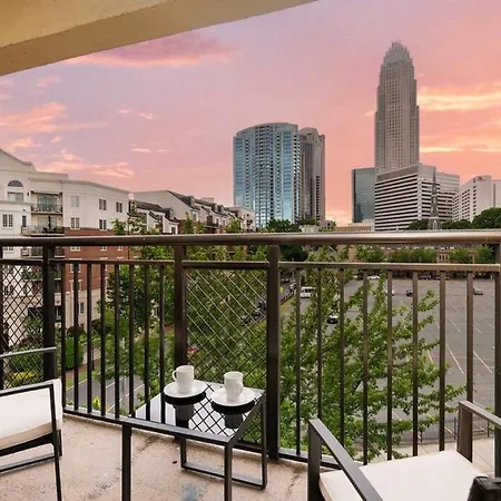 Apartment The Tar Heel - Stylish 4br With Views - Free Parking - Gym - Pet-friendly Charlotte