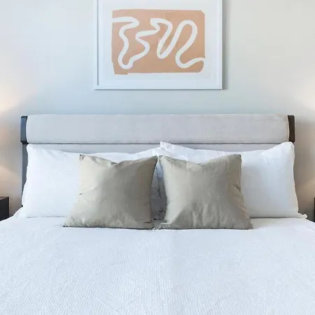 Landing - Modern With Amazing Amenities Apartment