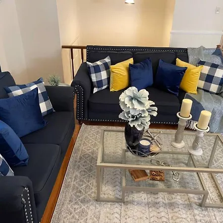 Family & Group Friendly 4Br | 10 Min To Uptown | Pets Ok *