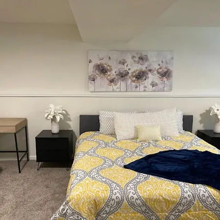 Family & Group Friendly 4Br | 10 Min To Uptown | Pets Ok