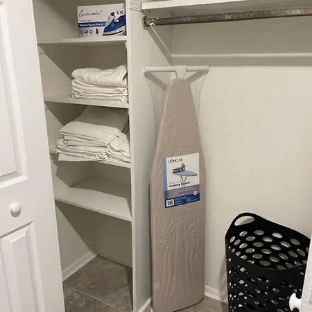 Family & Group Friendly 4Br | 10 Min To Uptown | Pets Ok Holiday home Charlotte