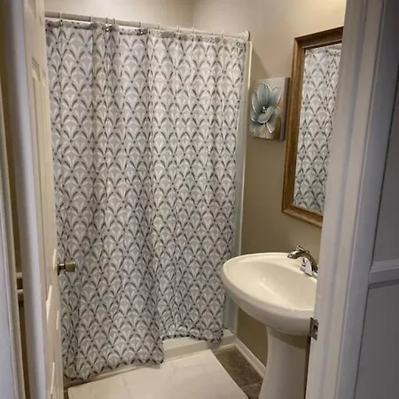 Family & Group Friendly 4Br | 10 Min To Uptown | Pets Ok Charlotte