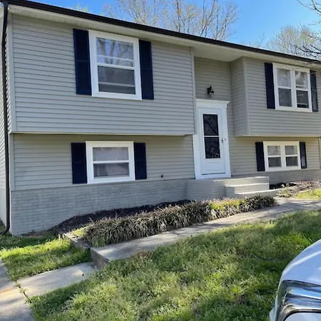 Family & Group Friendly 4Br | 10 Min To Uptown | Pets Ok Holiday home *
