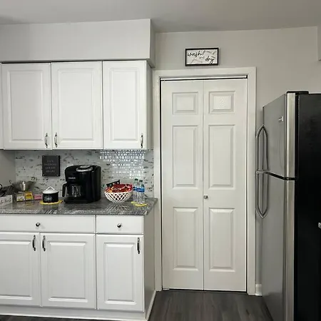 Cozy Home, 10 Minutes From Downtown