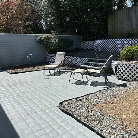 Cozy Home, 10 Minutes From Downtown Villa *
