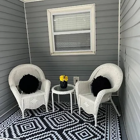 Cozy Home, 10 Minutes From Downtown * Charlotte