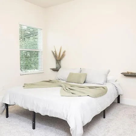 The Sage Brand New 3 Bedroom Town Holiday home Charlotte