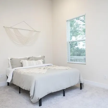 The Sage Brand New 3 Bedroom Town Holiday home *