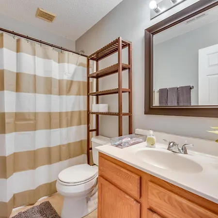 Uptown Townhome W/ Patio & Yard! Charlotte