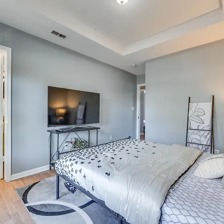 Holiday home Uptown Townhome W/ Patio & Yard! *