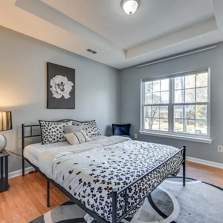 Uptown Townhome W/ Patio & Yard! Holiday home Charlotte
