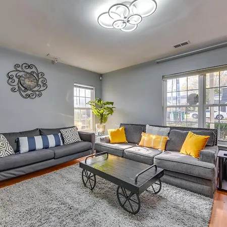 Holiday home Uptown Townhome W/ Patio & Yard! Charlotte