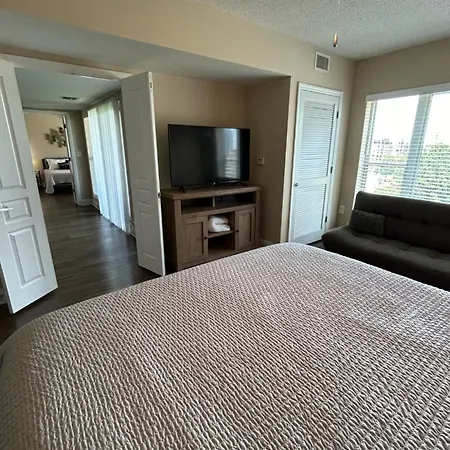 Spacious 2 Bedroom 2 Bathroom With Balcony In Uptown Charlotte! Views & Free Parking! Apartment *