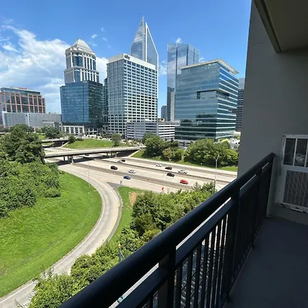 Apartment Spacious 2 Bedroom 2 Bathroom With Balcony In Uptown Charlotte! Views & Free Parking! Charlotte