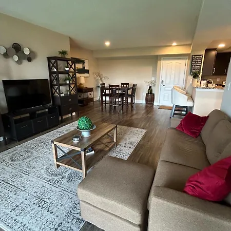 Spacious 2 Bedroom 2 Bathroom With Balcony In Uptown Charlotte! Views & Free Parking! * Charlotte