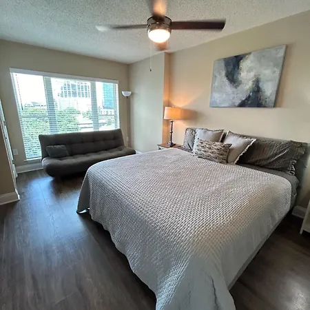 Spacious 2 Bedroom 2 Bathroom With Balcony In Uptown Charlotte! Views & Free Parking! Apartment *