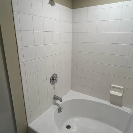 Spacious 2 Bedroom 2 Bathroom With Balcony In Uptown Charlotte! Views & Free Parking! * Charlotte