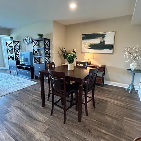 Spacious 2 Bedroom 2 Bathroom With Balcony In Uptown Charlotte! Views & Free Parking! Apartment Charlotte