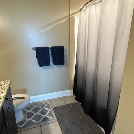 Spacious 2 Bedroom 2 Bathroom With Balcony In Uptown Charlotte! Views & Free Parking! Apartment
