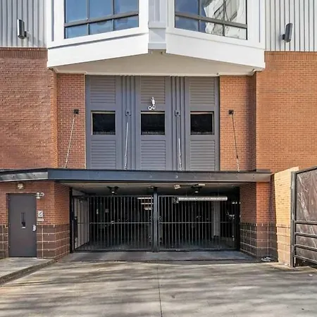Apartment Uptown 1st Ward Corner Unit Superior 2bd