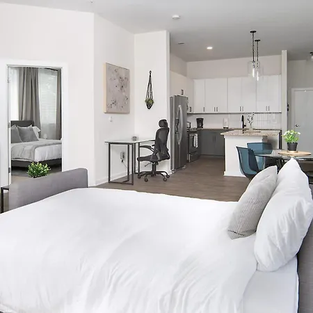 Uptown 1st Ward Corner Unit Superior 2bd Apartment *