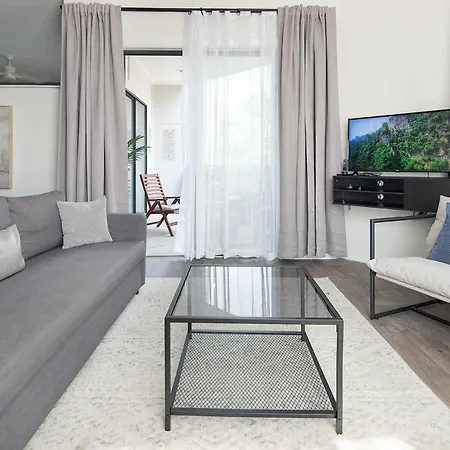 Uptown 1st Ward Corner Unit Superior 2bd Apartment *