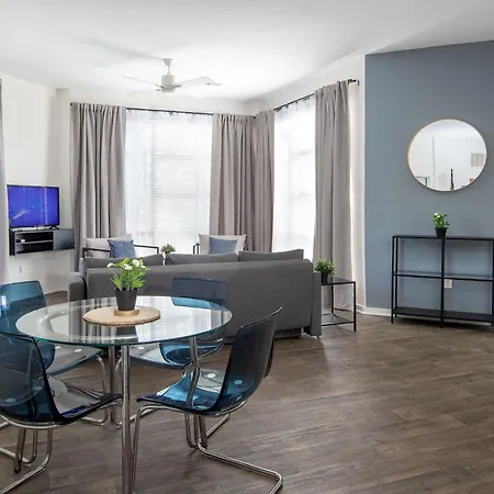 Apartment Uptown 1st Ward Corner Unit Superior 2bd