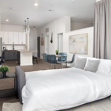 Apartment Uptown 1st Ward Corner Unit Superior 2bd