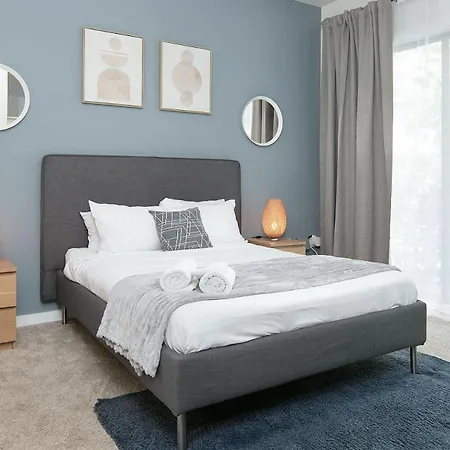 Uptown 1st Ward Corner Unit Superior 2bd *