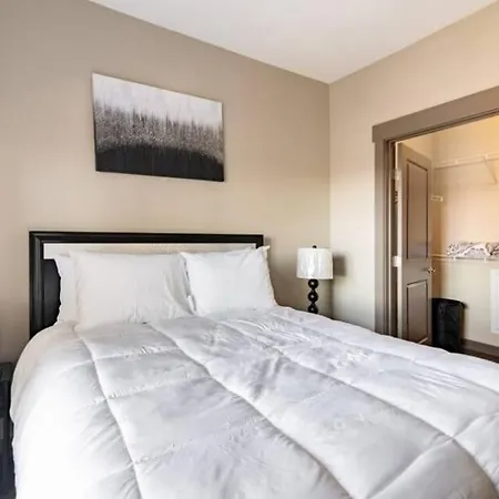 Apartment Uptown And Adventures With Pool, Bars & Shops *