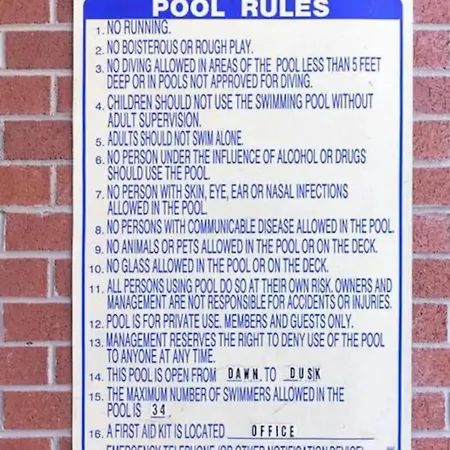 Uptown And Adventures With Pool, Bars & Shops