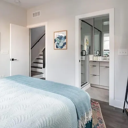Minter Teal With Rooftop Balcony * Charlotte