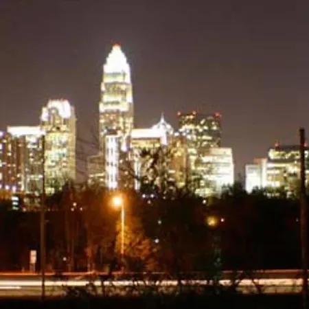 Charming 1br Townhome Mins To Downtown Holiday home Charlotte