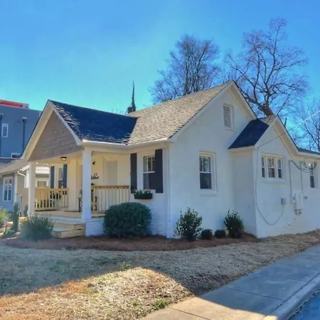 Charming 1br Townhome Mins To Downtown Holiday home