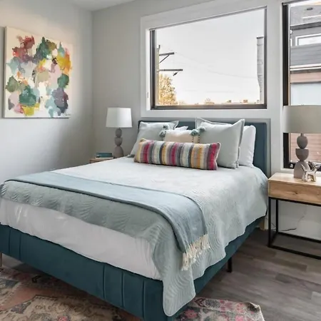 Holiday home Minter Teal With Rooftop Balcony *