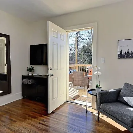 Charming 1br Townhome Mins To Downtown