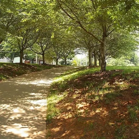 Charming 1br Townhome Mins To Downtown *
