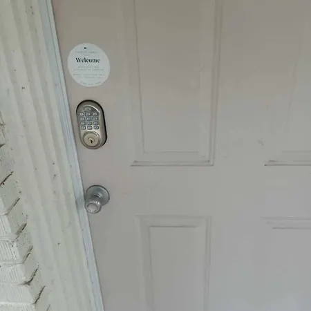 Holiday home Charming 1br Townhome Mins To Downtown